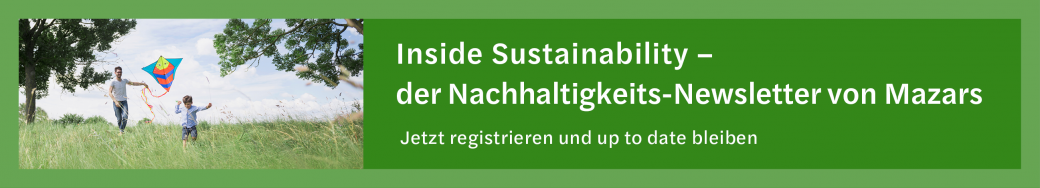 Vater und Kind lassen auf einer Wiese einen Drachen steigen sowie Möglichkeit zur Registrierung zum Nachhaltigkeits-Newsletter